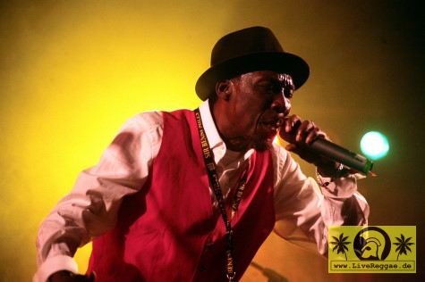 Alton Ellis (Jam) with Soulfood International 13. Reggae Jam Festival, Bersenbrueck 11. August 2007 (4).JPG
